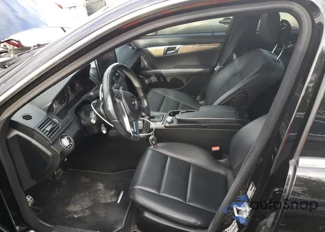 2008 Mercedes-Benz C 350 z USA, uszkodzony, nr VIN WDDGF56XX8R033468